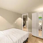 6 Bedroom, 3 Bath, Terrace, Sentrum, High End