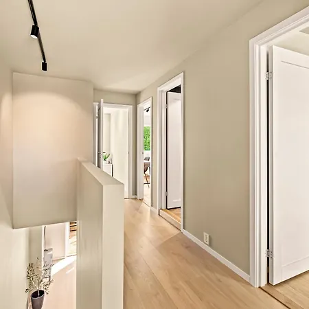 6 Bedroom, 3 Bath, Terrace, Sentrum, High End Appartement