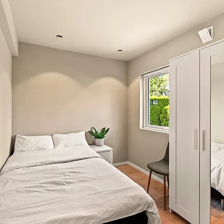 6 Bedroom, 3 Bath, Terrace, Sentrum, High End Appartement *