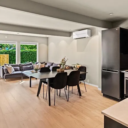 6 Bedroom, 3 Bath, Terrace, Sentrum, High End Tønsberg
