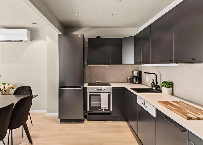 6 Bedroom, 3 Bath, Terrace, Sentrum, High End
